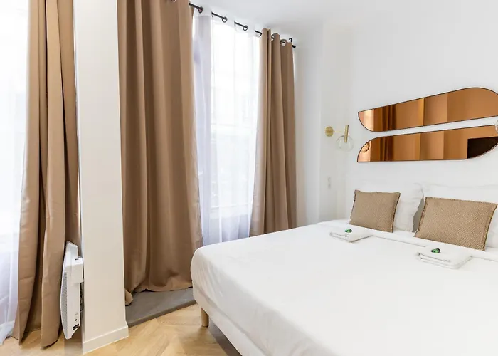 Hsh St Germain/jardin Du Luxembourg : Luxury
